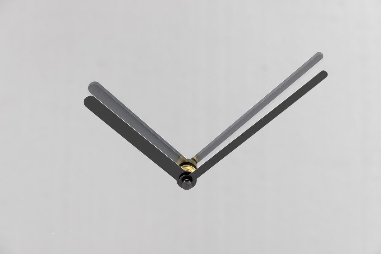 Horloge murale en métal 40x3x75 cm