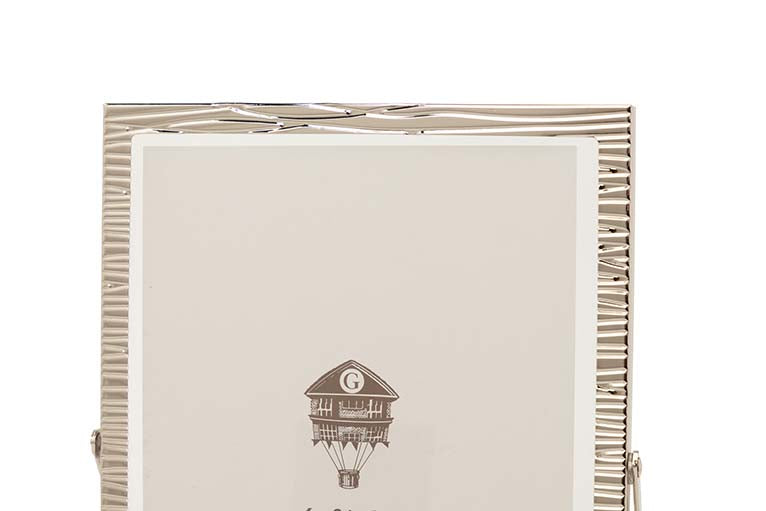 PORTAFOTOS METAL PLATEADO 20x25 CM