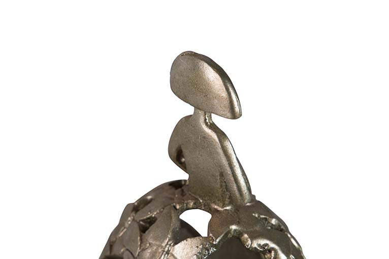 MENINA RESINA PLATEADA 15x10x18 CM