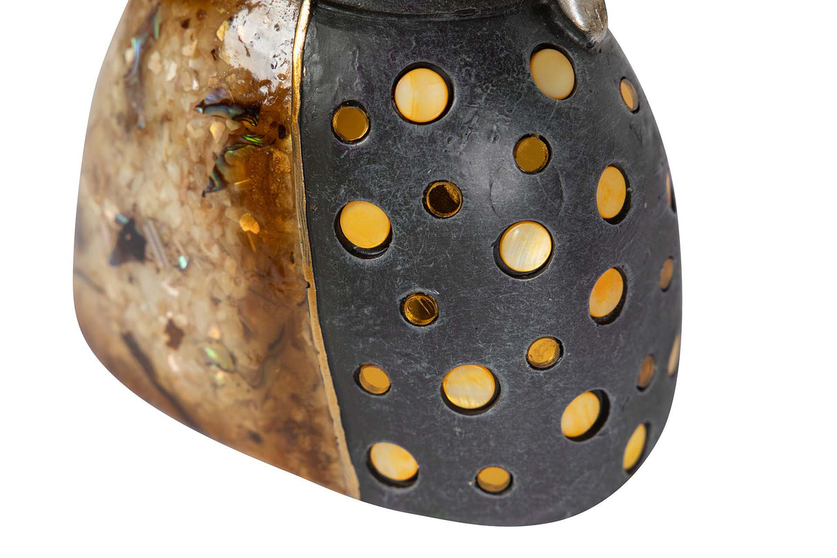 FIGURA MENINA RESINA DORADA 13x9x17 CM