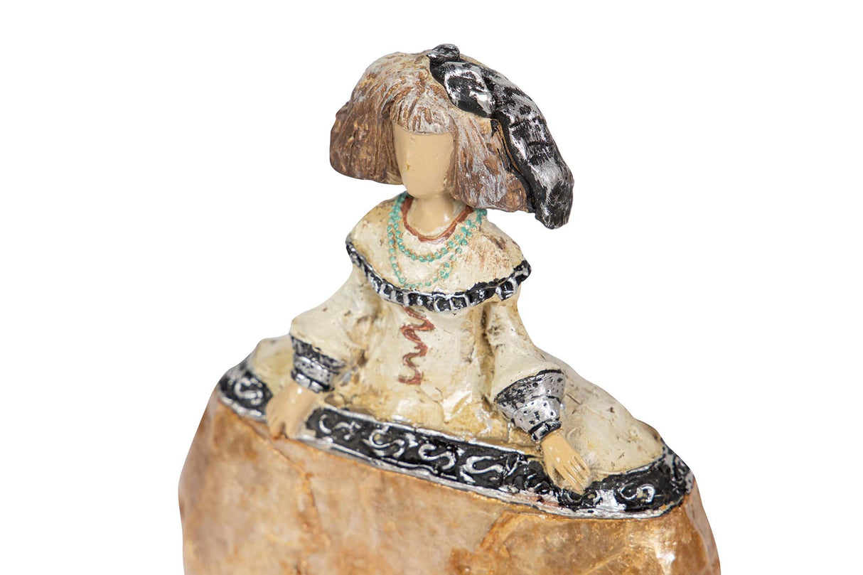 FIGURA MENINA RESINA DORADA 14x6x16 CM