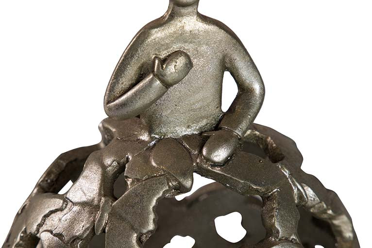 MENINA RESINA PLATEADA 15x10x18 CM