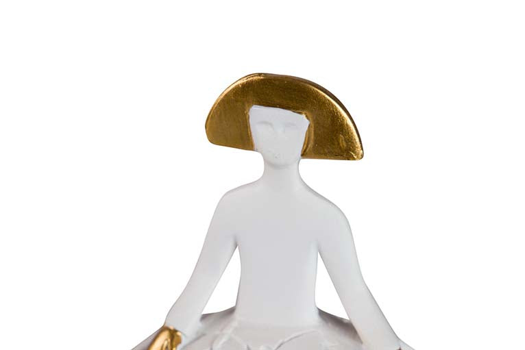 MENINA RESINA BLANCA DORADA 14x9x16 CM