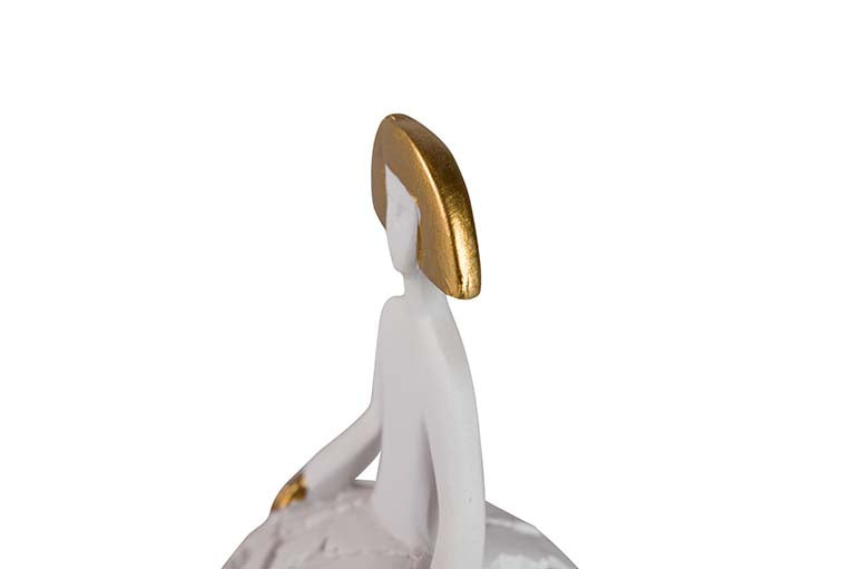 MENINA RESINA BLANCA DORADA 14x9x16 CM