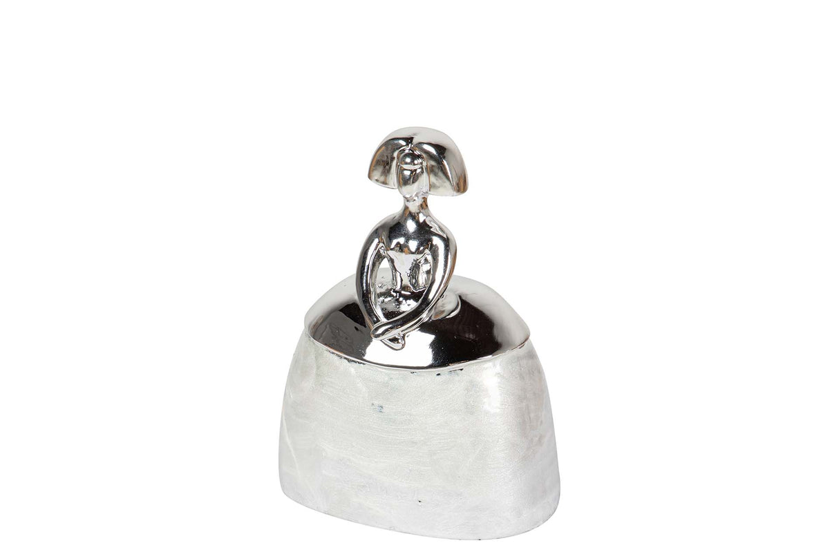 FIGURA MENINA RESINA PLATEADA 13x9x17 CM