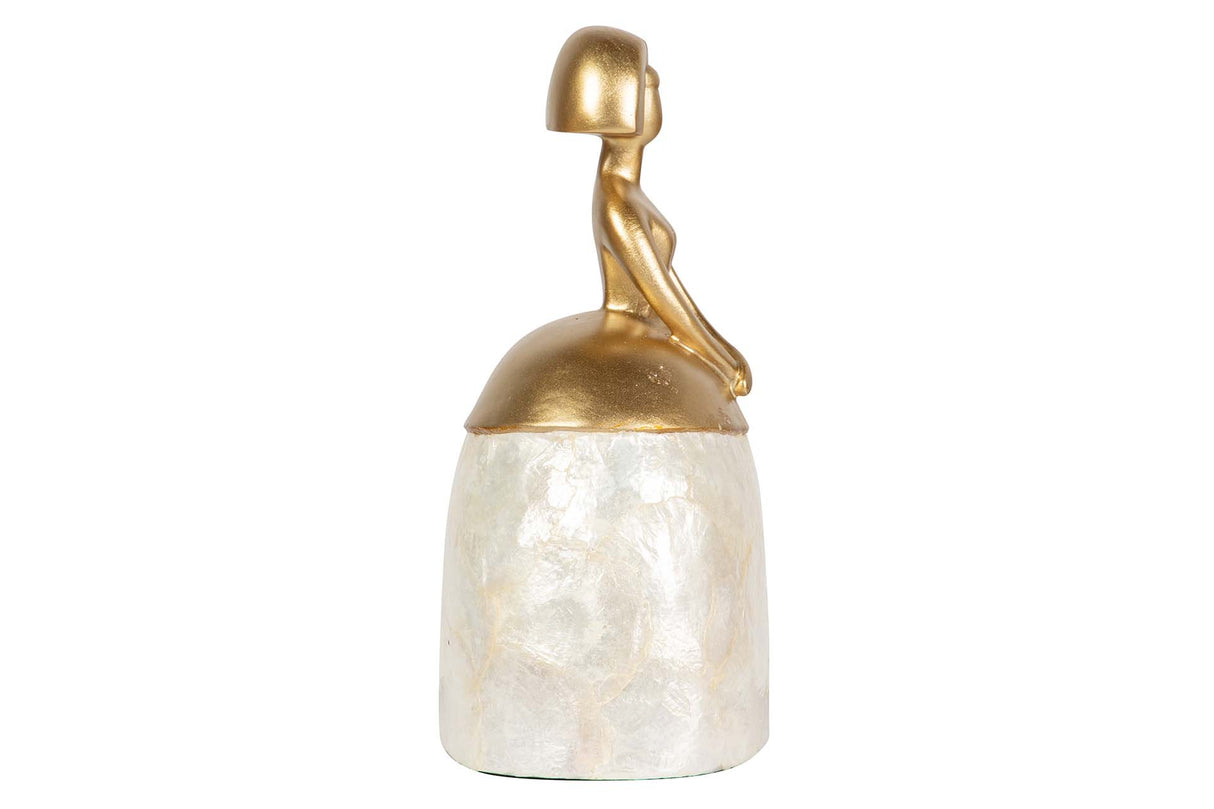 FIGURA MENINA RESINA DORADA 17x12x24 CM