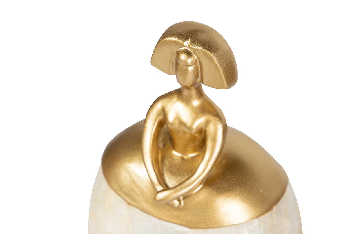 FIGURA MENINA RESINA DORADA 13x9x16 CM